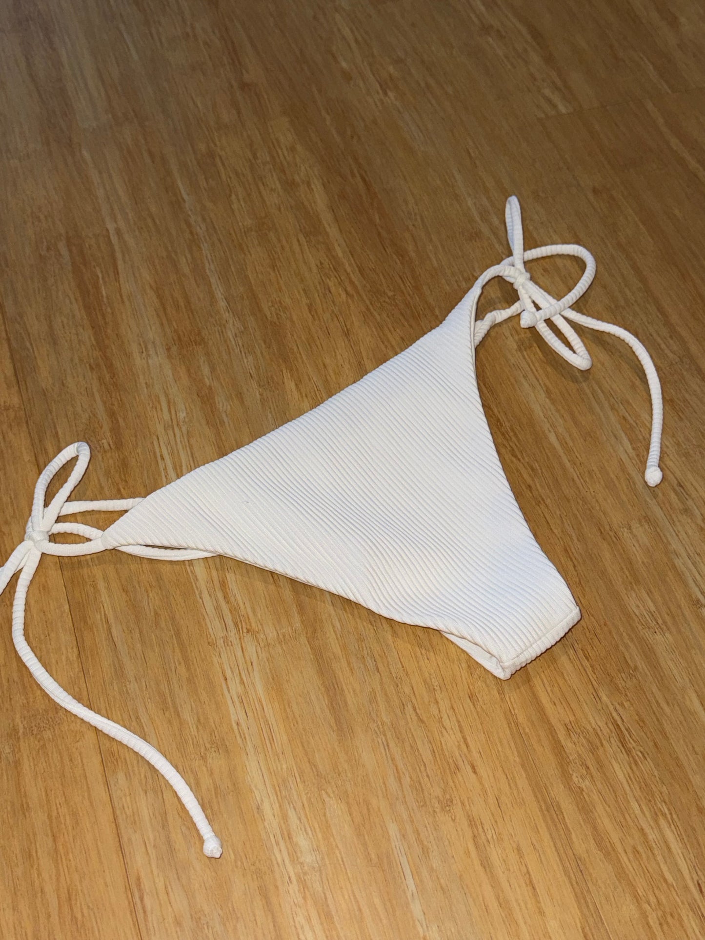 Sample - white bottom