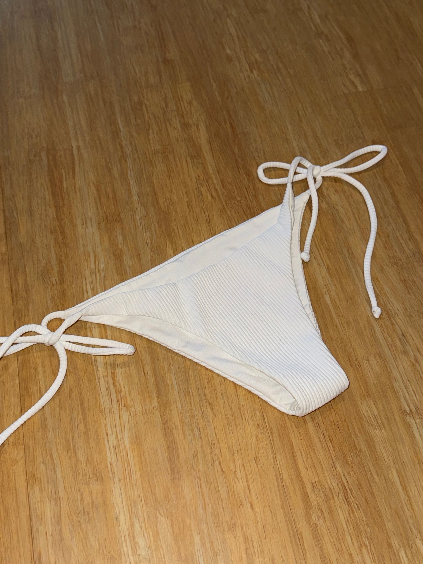 Sample - white bottom